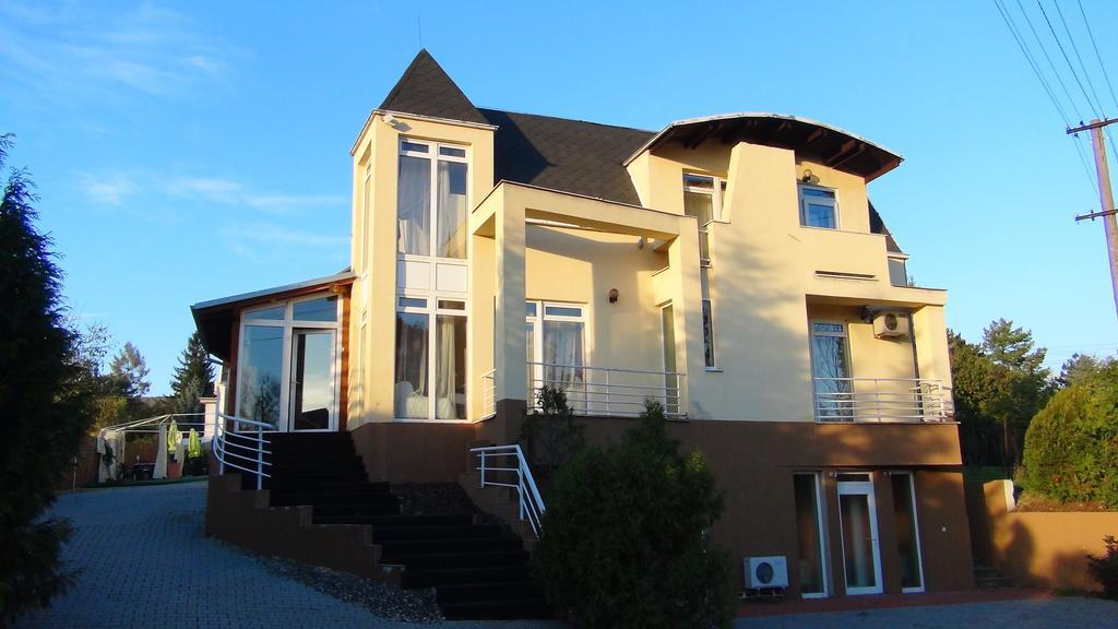 Penzion Vila Aria Nitra Ngoại thất bức ảnh